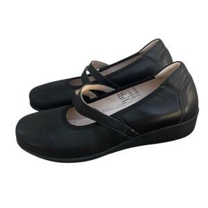 Propet Yara Black Leather Mary Jane Womens shoes. Size 7.5.